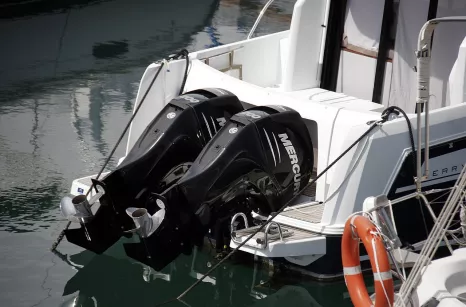 Engine boat
